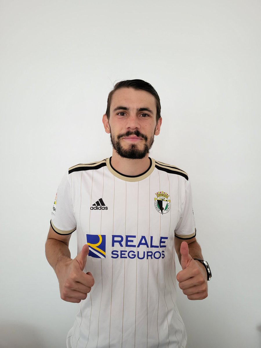 miguel5angel99's tweet photo. Vamos a por esta nueva etapa con la mayor de las ilusiones 😀
Con ganas de empezar a crecer juntos. ¡Vamos @Burgos_CF ! ⚪️⚫️ https://t.co/ojJRefh7vG