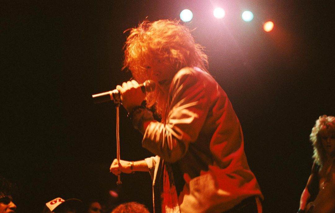 First50GigsS's tweet image. ¡Traemos de vuelta Finish the Lyrics Friday esta semana! 🥁🧨 

“Now and then when I see her face
She takes me away to that special place..” 🎶🎶 

¡Comenten sus respuestas abajo!