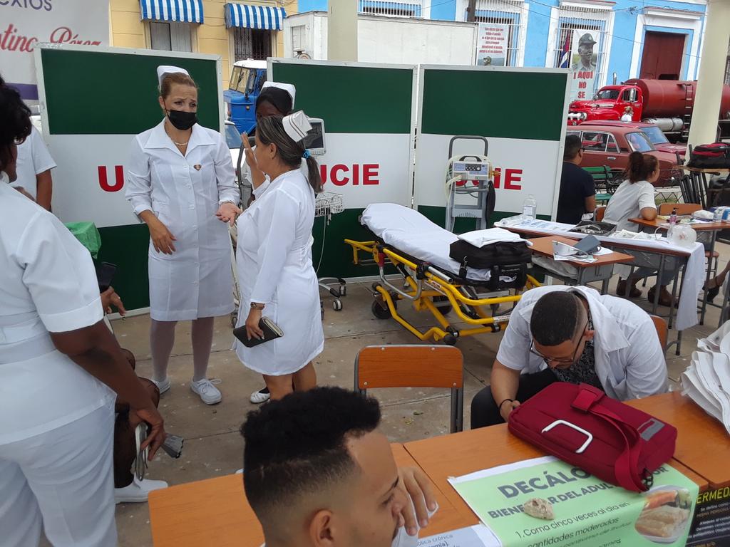 esqjerre's tweet photo. Megaevento del sector de la salud en la plaza principal de la cabecera provincial en Matanzas, como parte de las actividades del verano.
#MatancerosEnVictoria
#MatanzasEsMiMoncada https://t.co/8E5MvJWDaL