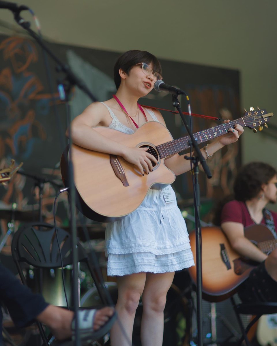 Winnipegfolk's tweet image. So excited to have our @stingraymusic Young Performers Program back on stage this year. Such amazing talent from the first group mentored by @treburtofficial! Don’t miss out and head over to Shady Grove TODAY ONLY for these incredibly talented young folks. 🤩 #FolkFestHappy