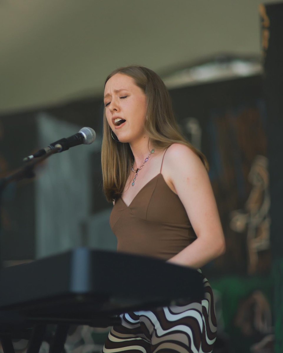 Winnipegfolk's tweet image. So excited to have our @stingraymusic Young Performers Program back on stage this year. Such amazing talent from the first group mentored by @treburtofficial! Don’t miss out and head over to Shady Grove TODAY ONLY for these incredibly talented young folks. 🤩 #FolkFestHappy