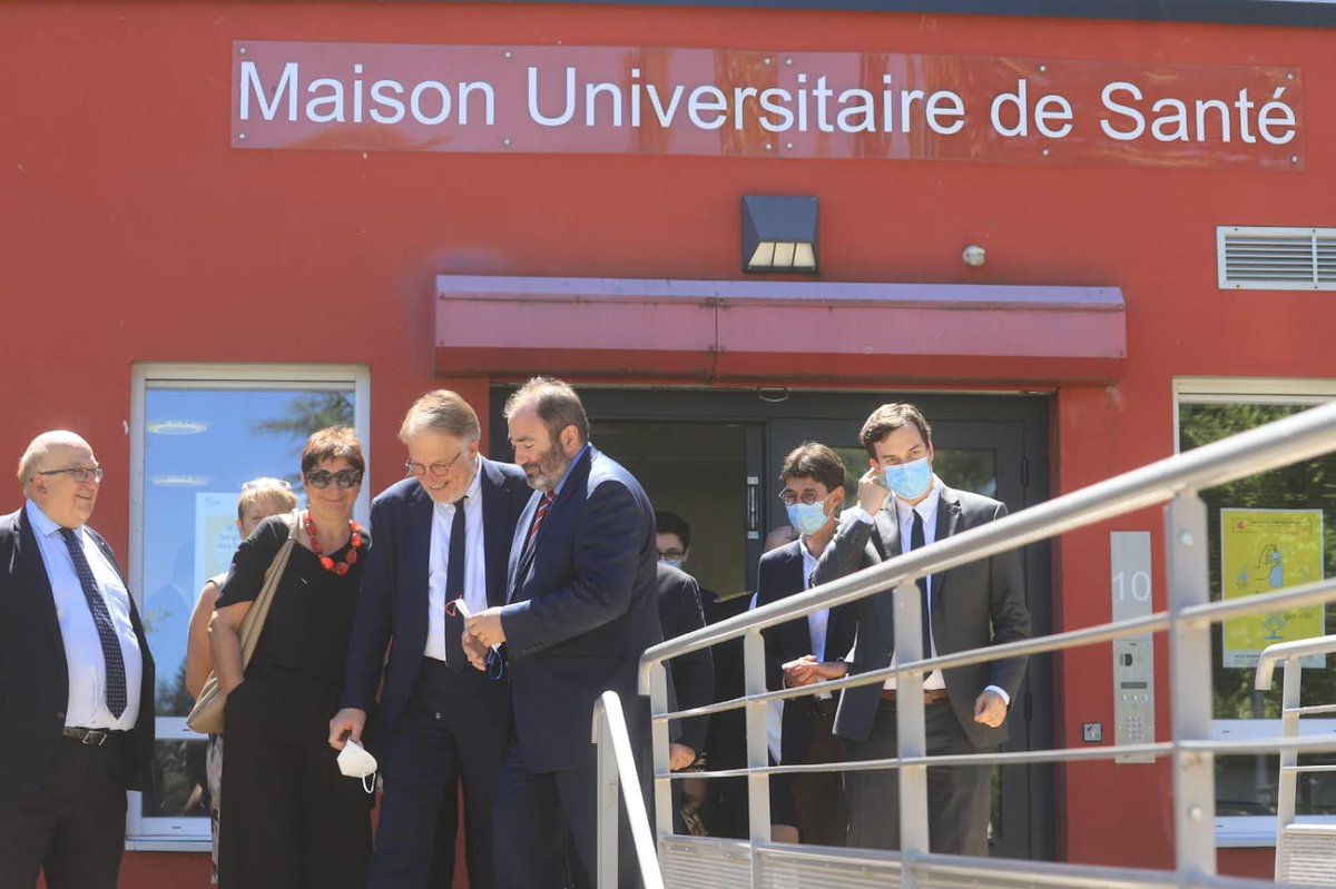 FrcsBraun's tweet photo. J’ai vu en Côte-d’Or des professionnels de terrain en ville et à l’hôpital, qui coopèrent et innovent pour mieux répondre aux besoins de santé des Français. Nous déploierons dans chaque territoire, dès les prochains jours, les outils qui permettront de multiplier ces initiatives. https://t.co/CfB91sf5w9