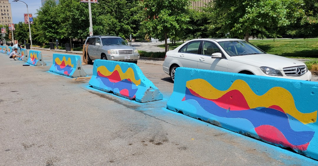stlcid's tweet photo. This morning, members of the CID team, @greaterstlinc, and @STLArtsChamber spent time sprucing the barricades along Kiener Plaza. Thanks to all of the volunteers and @StlStreets for helping today! 

#downtownstlcid #downtownstl https://t.co/h5RJZGVJP6