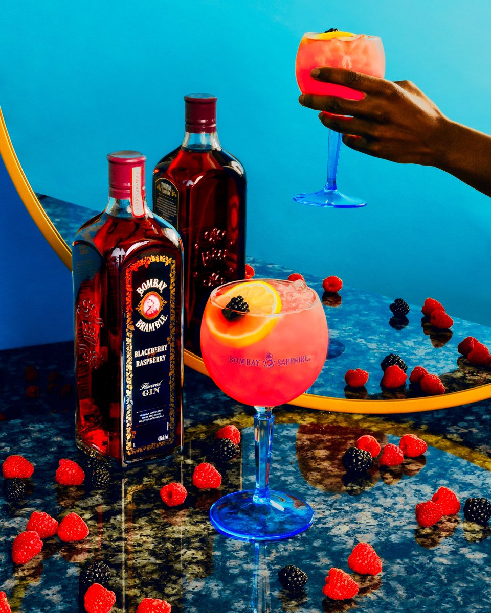 aaronricketts_'s tweet image. My newest piece with @BombaySapphire, drawing inspiration from their Bombay Bramble gin! 

#BombaySapphirePartner #StirCreativity #BombayBramble