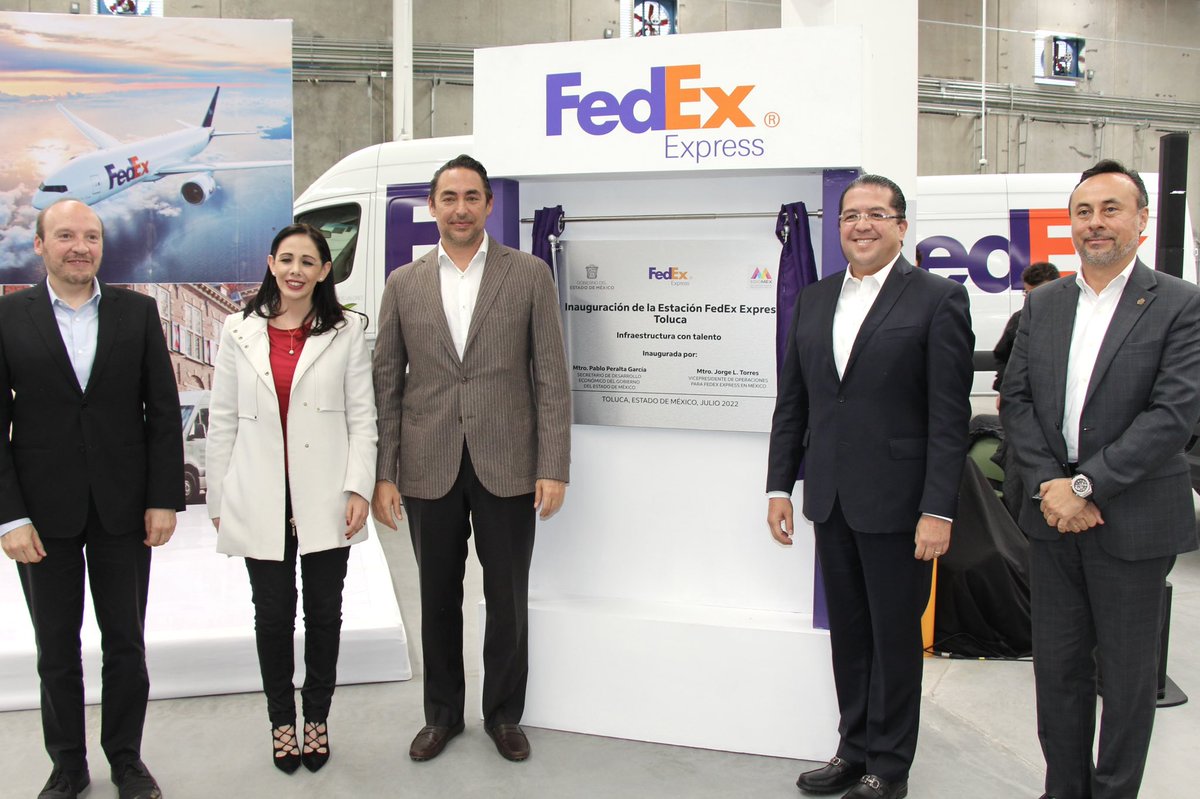 En representación del Gobernador <a href="/alfredodelmazo/">Alfredo Del Mazo</a>, asistí a la inauguración de la nueva estación de servicio de <a href="/FedEx/">FedEx</a> y la firma de convenio con la <a href="/SedecoEdomex/">Secretaría de Desarrollo Económico del GEM</a>, donde se busca generar alianzas que fortalezcan y beneficien a las #MiPyMES mexiquenses.