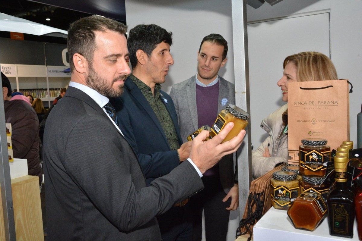 𝙇𝙖 𝙥𝙧𝙤𝙫𝙞𝙣𝙘𝙞𝙖 𝙙𝙚 𝙎𝙖𝙣𝙩𝙖 𝙁𝙚 𝙥𝙧𝙚𝙨𝙚𝙣𝙩𝙚 𝙚𝙣 Caminos y Sabores 2022 🛣️🥣. 

👉Participamos de la inauguración de la feria y acompañamos a los productores santafesinos con todos sus sabores 🧀🍻, dentro del programa "Productos de mi Tierra🌱".

<a href="/fmedina278/">Fabricio Medina</a>