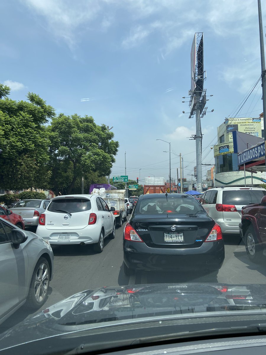 or_mark_1's tweet photo. @transito_CDMX @UCS_GCDMX @OVIALCDMX por favor revisar la sincronización del semáforo de Clzda de las Bombas y Eje 3. No es posible que el verde dure 10seg y el rojo más de 1min!!! Hace un caos! https://t.co/wx1nA89KSp