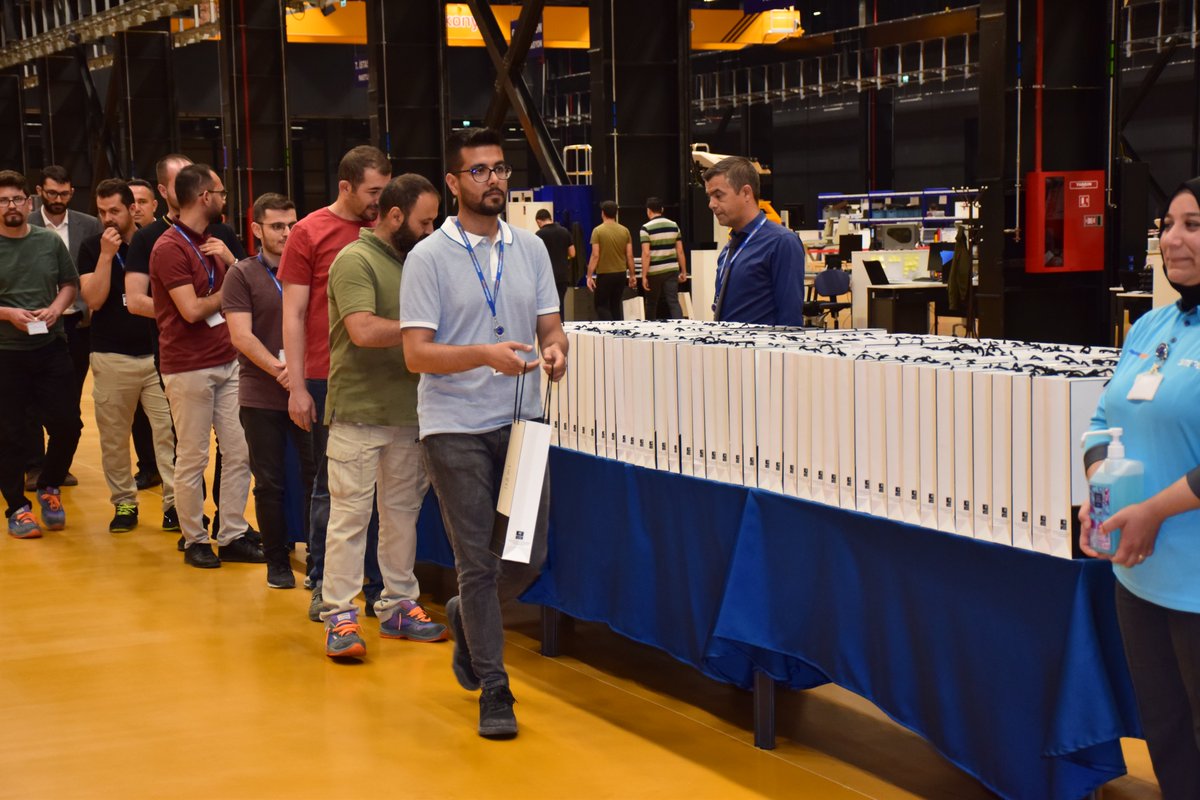 Aselsan Konya ailesi olarak bayramınızı en içten dileklerimizle kutlar sağlıklı, mutlu ve huzurlu bir #bayram dileriz.

#aselsankonya