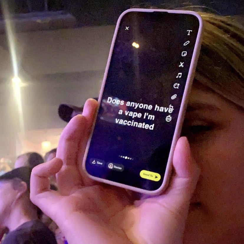 twofriendsmusic's tweet photo. ridiculous phone signs u guys hold up at our shows, part 2 🤳 https://t.co/1EJe83sKfN