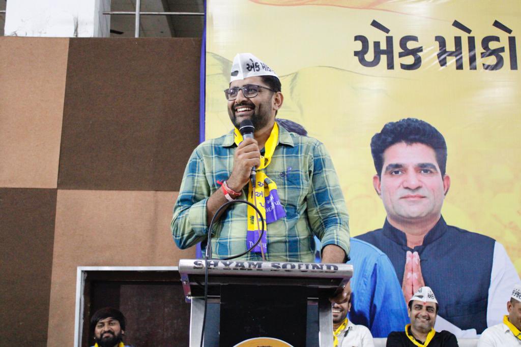 manoj_sorathiya's tweet photo. कुछ देर की ख़ामोशी है। फिर शोर आएगा। 

तुम्हारा सिर्फ़ वक्त आया है। हमारा दौर आएगा। 

ગતરોજ, સુરત ખાતે જન સંવાદ કાર્યક્રમ. https://t.co/FKJ6IUcIga
