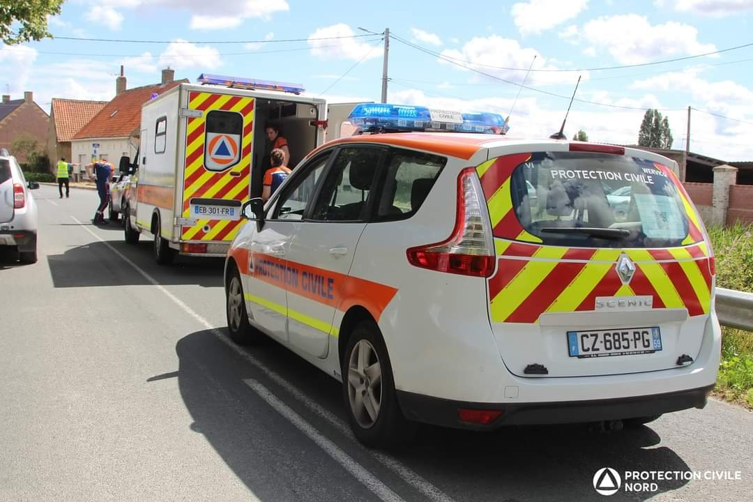 ProtecCivile59's tweet photo. 🔶🔷 Le week-end, nos équipes étaient engagées afin d’assurer la couverture sanitaire du #chtriman à #Gravelines ⛑️
Le Chtriman 2022, c’est 1️⃣0️⃣ courses et 2️⃣7️⃣0️⃣0️⃣ inscrits avec notamment un triathlon XXL, 🏊♀️ 3800 m, 🚴180 Km 🏃 42,195 Km (distance IronMan) https://t.co/qgAvibuAZn