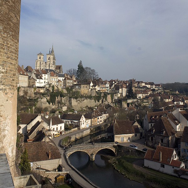 MonumentumFr's tweet photo. Enceinte de la ville à Semur-en-Auxois (Côte d'Or). #Patrimoine #MonumentHistorique 👉 https://t.co/oxZKEfXtAZ https://t.co/cdbl8eL9W7