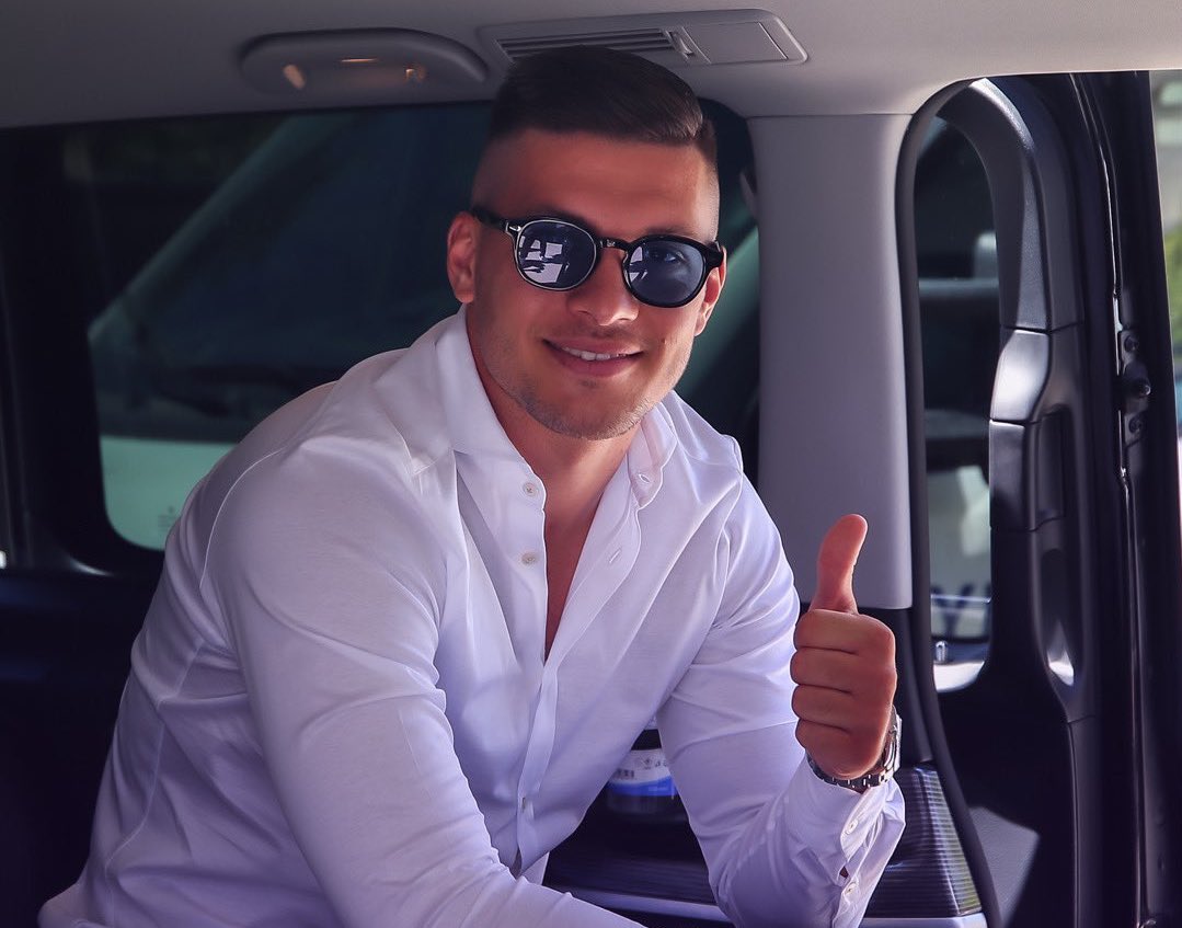 FabrizioRomano's tweet photo. Official, confirmed. Luka Jović joins Fiorentina on permanent deal from Real Madrid - contract until June 2024. 🟣🤝 #transfers

Fiorentina have also signed former Tottenham goalkeeper Pierluigi Gollini from Atalanta. https://t.co/sbfsaYklgc