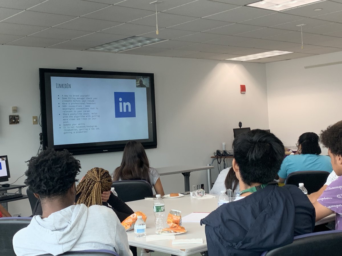 StamfordMyep's tweet photo. Jeff Jecrois spoke to the interns about the recruitment process and how he as a recruiter looks for candidates to fill positions. He shared what companies look for in LinkedIn profiles and how the right keywords on your resume can result in landing a job. https://t.co/KnXg59f17S