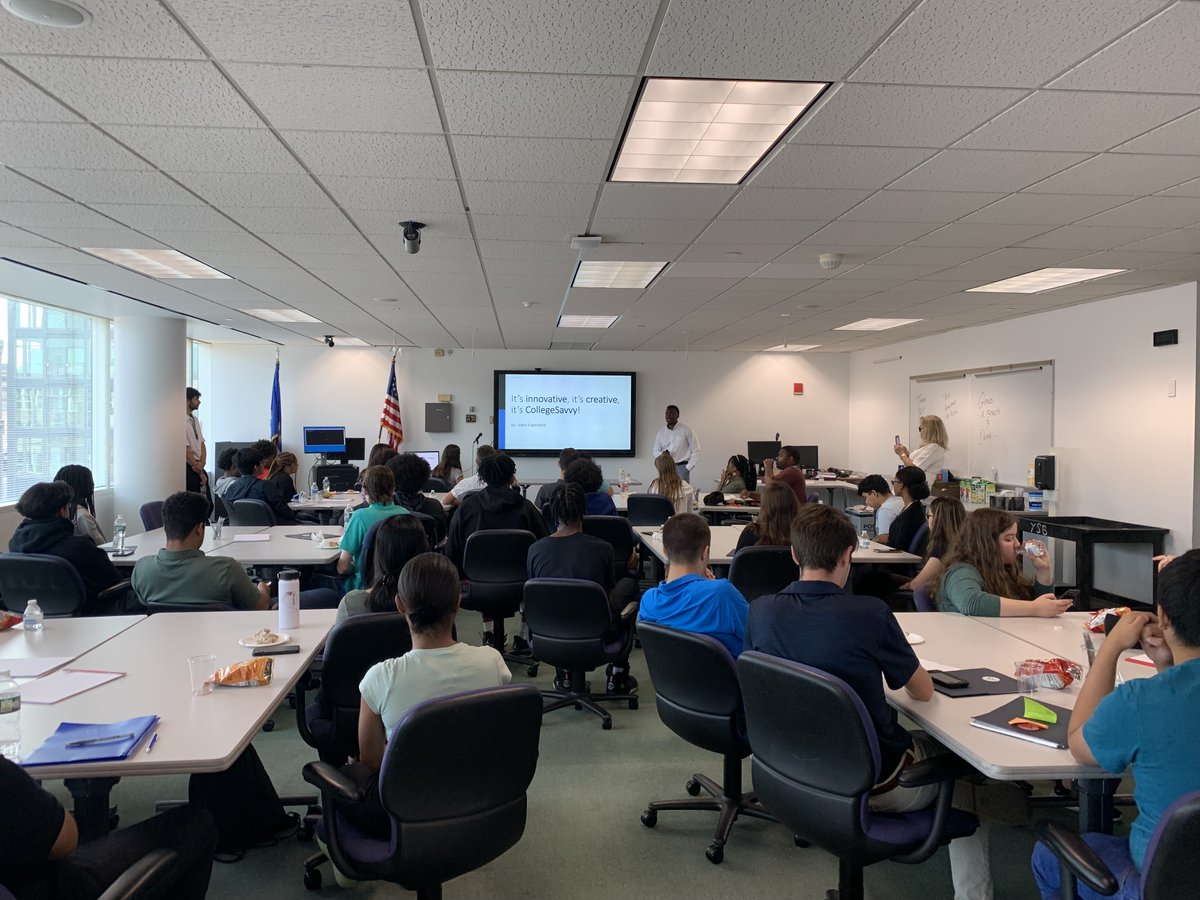 StamfordMyep's tweet photo. @iChocoThunder  returned and spoke about his new app CollegeSavvy. The app's goal is to help students with communicating with their professors, advisors, and deans. He discussed his college experience with the interns and explained how his app would have helped him during college https://t.co/dd3FRbMWF9