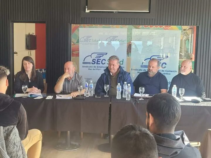 SECZAcomercio's tweet photo. Jornada de Capacitación y Participación para Delegados Gremiales del Interior, con la presencia de Nuestro Secretario General Guillermo Bianchi y Comisión Directiva
#SindicatoDeCercania #ComercioAvanza #CuerpoDeDelegadosDelInterior https://t.co/RzEinzZfCz