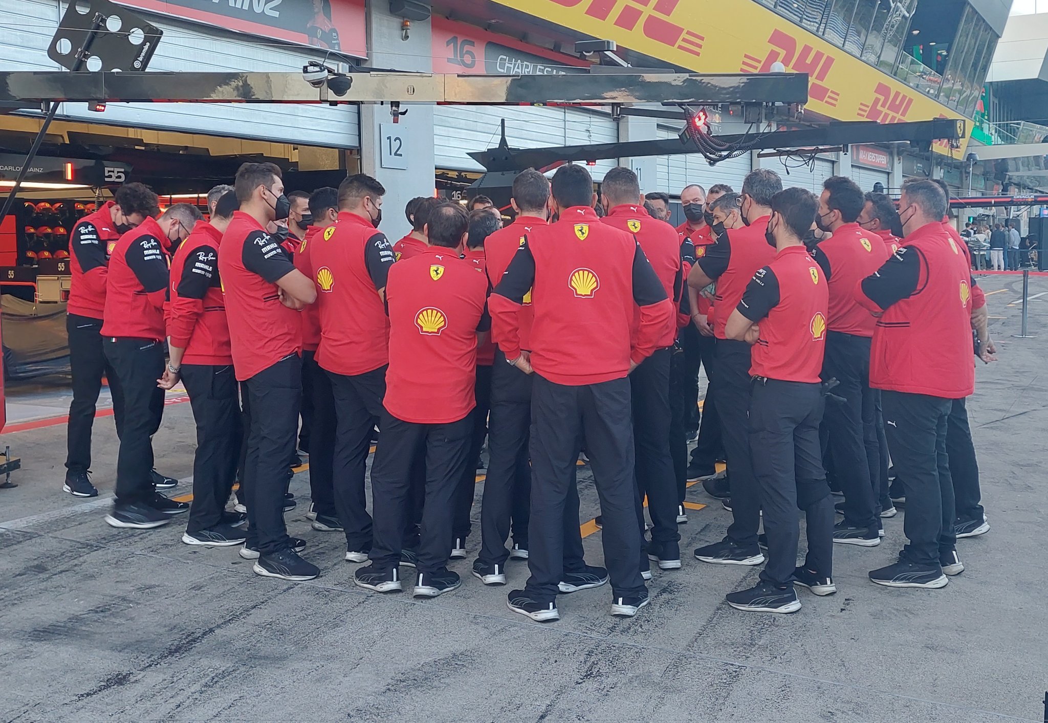 Adam Cooper on Twitter: "Friday night pitlane briefing for @ScuderiaFerrari, conducted by Laurent Mekies: https://t.co/KIN6DNpyNH" / Twitter
