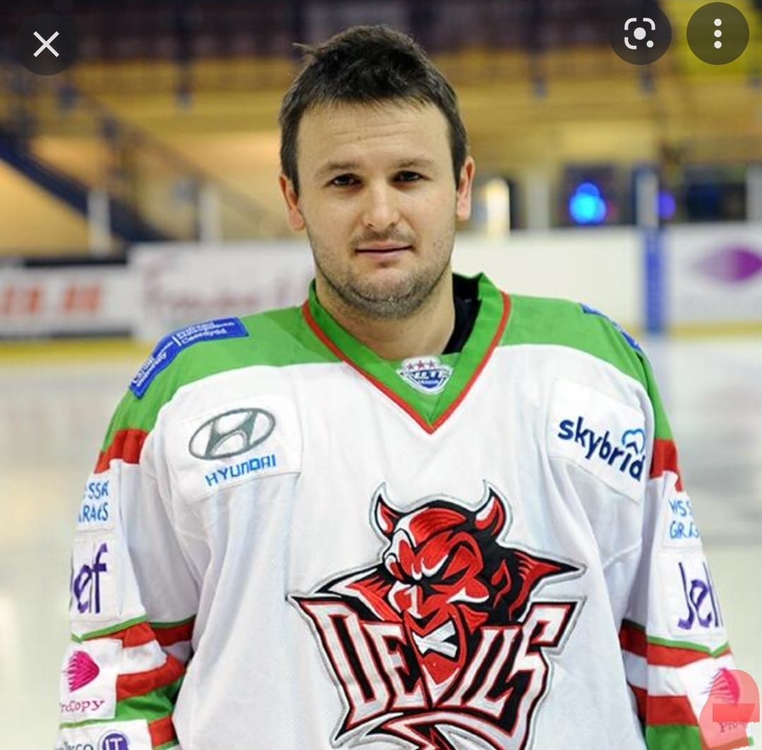 We have kindly been gifted a <a href="/18brentwalton/">Brent Walton</a> <a href="/ales_hockey/">2 ales and hockey tales</a> game worn, signed jersey from 14-15 <a href="/cardiffdevils/">Cardiff Devils</a> season by <a href="/evetsnewo/">Steve Owen</a> We are raffling this off to raise money for <a href="/tyhafan/">Tŷ Hafan Children's Hospice</a> through <a href="/tyhafanhockey/">Tŷ Hafan Ice Hockey</a> Tickets are £5 each please DM to take part #makingadifference #runningamuck