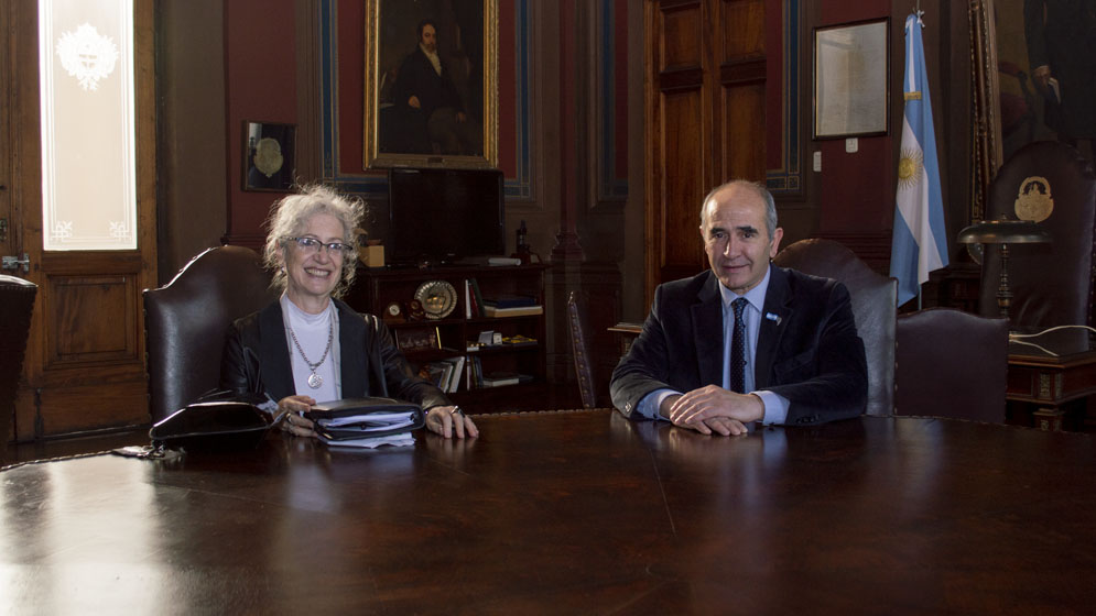La directora del #CONICET #LaPlata <a href="/GloriaChicote/">Gloria Chicote</a> visitó el Rectorado de la <a href="/unlp/">UNLP</a>, donde mantuvo un encuentro con <a href="/MLopezArmengol/">Martín López Armengol</a> para analizar el estado de distintos proyectos conjuntos que están actualmente en desarrollo, y conversar sobre nuevas líneas de acción a futuro.