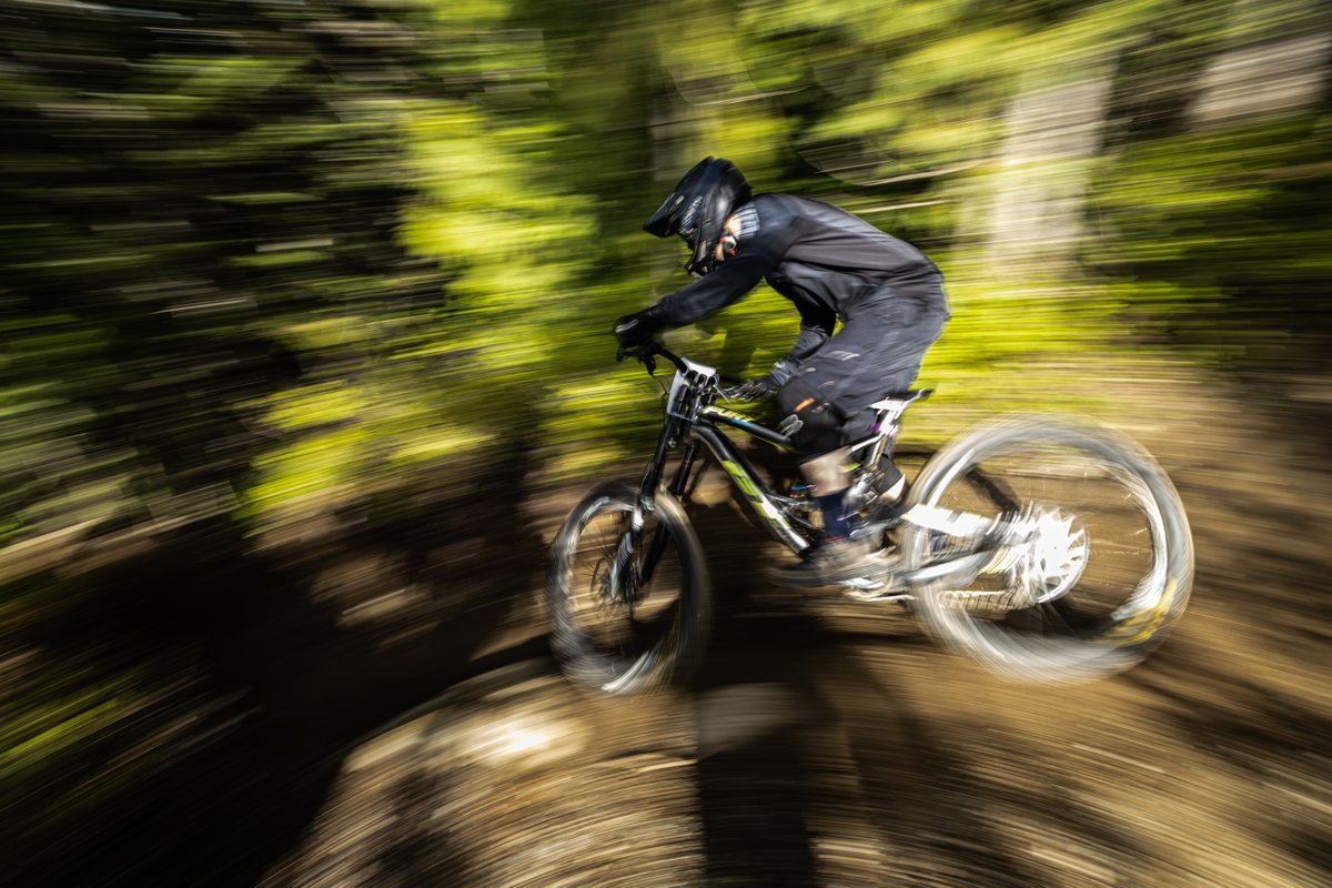 WhistlerBikePrk's tweet photo. Race pace into the weekend. | π· Clint Trahan | #RideNowSleepLater #phatwednesday https://t.co/tE0PyEdnKZ