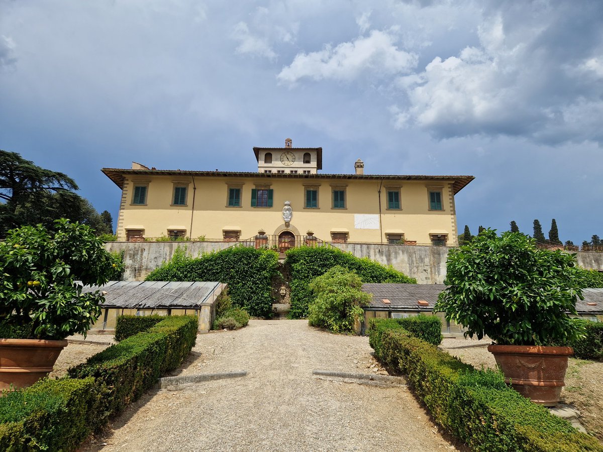Even in the hills round Firenze (in one of the Medici villas) there is #5G connection.