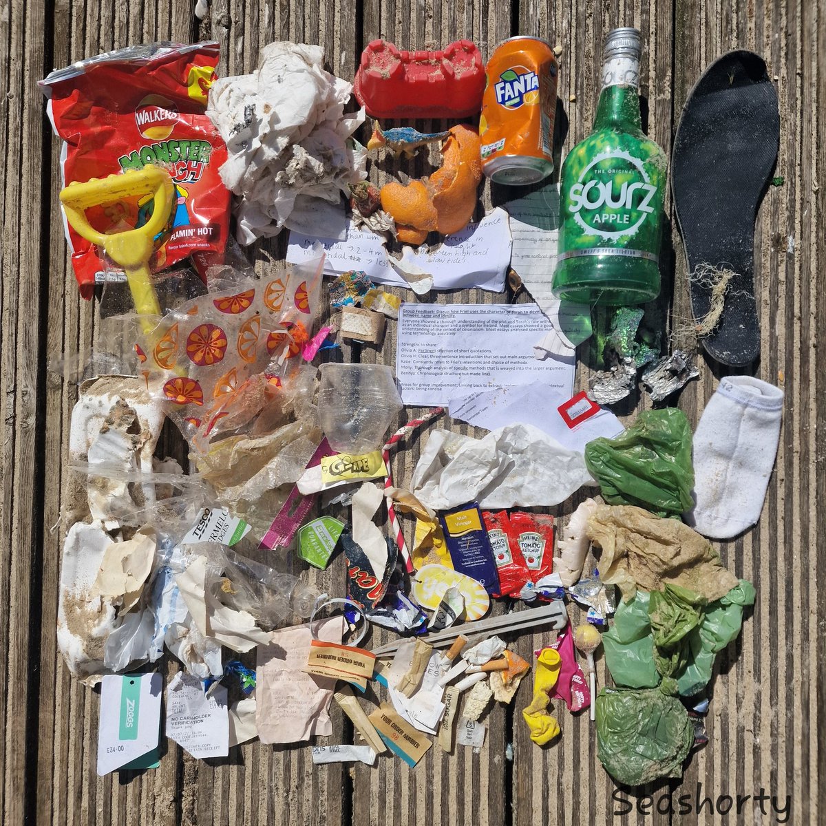seashorty's tweet photo. Dear school leavers, please stop setting fire to papers before you send everything up in flames. Thanks 😠 

Same shit. Different day 😉
Happy weekend all 😁

#BeachLitter #Litter #SchoolLeavers #2MinuteBeachClean #Highcliffe #Mudeford #Christchurch #LitterFreeDorset https://t.co/3rMbIoRt40