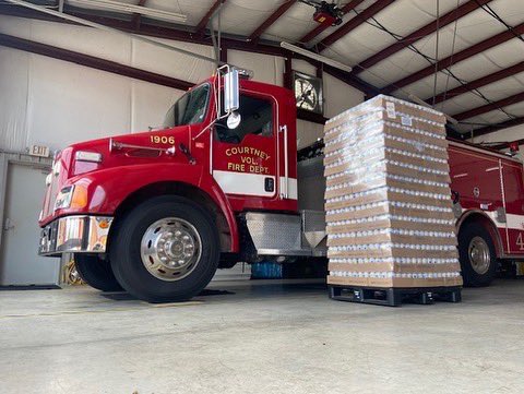 CourtneyFire191's tweet photo. Thank you @AnheuserBusch and @NVFC for the donation of canned drinking water to keep our crews hydrated! Provided through the Emergency Drinking Water for Wildland Firefighters program it will serve as a vital source of hydration for our first responders! https://t.co/DQtDxoAhJZ https://t.co/PpvmlrBQ3c