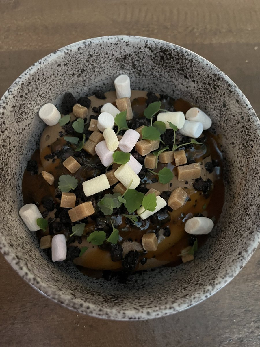 Eerste jaar in mijn geval maar is wel gezellig en zo 😎 Oh en de “chocoladetaart” was echt kei lekker