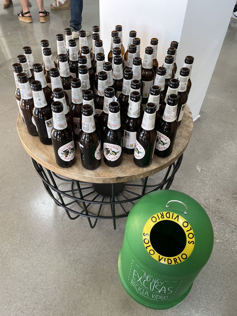 Celebramos con <a href="/CervezaVictoria/">Cervezas Victoria</a> y reciclamos con <a href="/ecovidrio/">Ecovidrio 🌍</a> 😉♻️