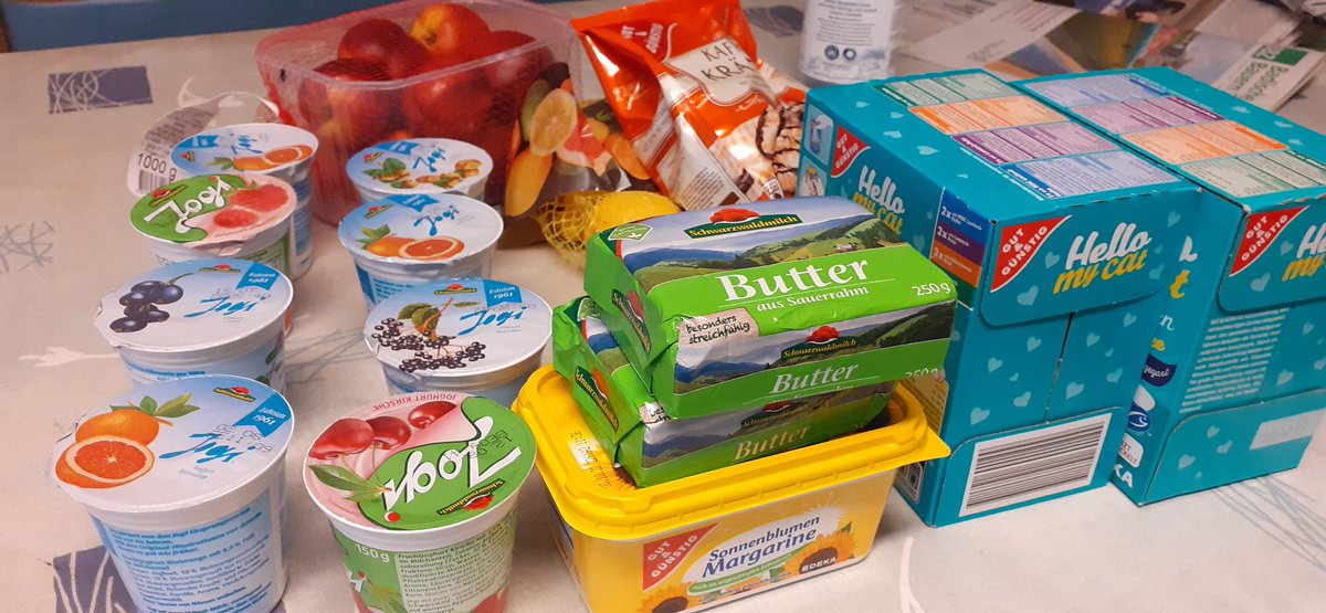 frauhasenklee's tweet photo. Mein Sohn und seine Freundin haben mir nach der Stallarbeit und ihrer eigenen Arbeit das noch im Supermarkt besorgt, was mir wichtig war.π₯°π€ #familyworks https://t.co/5FIqO3A2I0