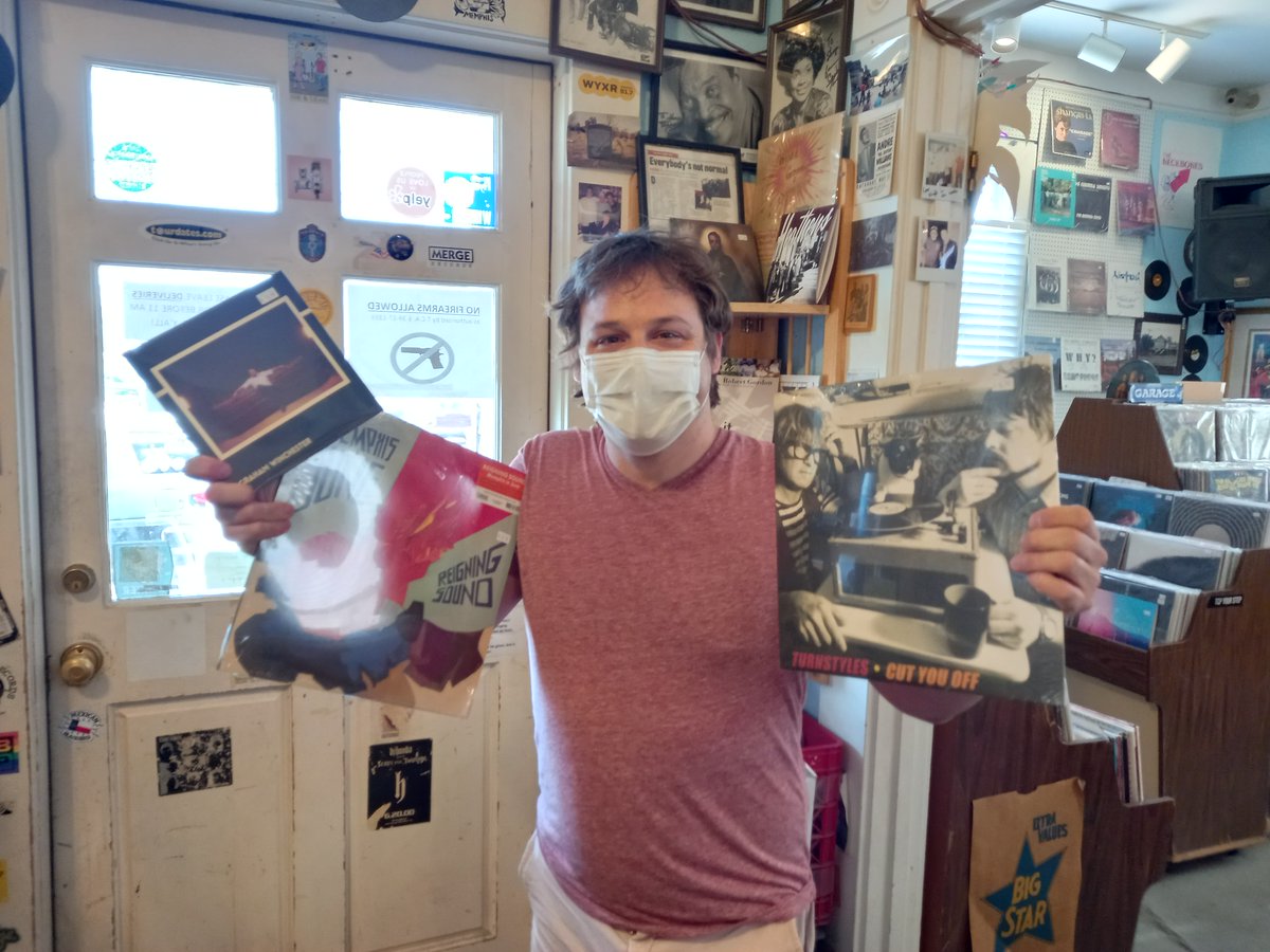 ShangriLaTN's tweet image. Hey look - it's Graham Winchester in the shop! 
@GLWinchester #turnstyles #sogungho #reigningsound
#shangrilarecords #memphismusic