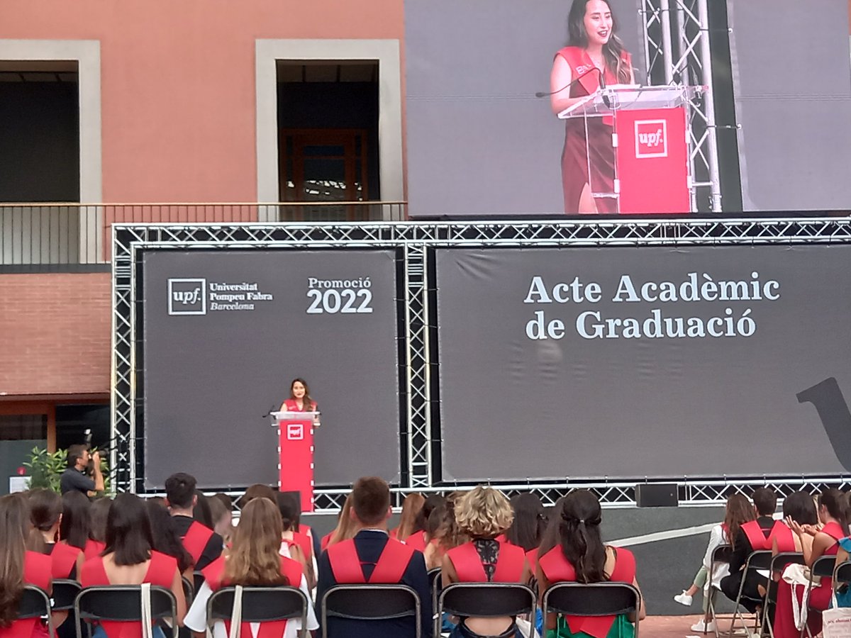cpontsorribes's tweet photo. El graduació és un dia molt bonic! La @Francescaa_98 de #Publicitat ha dit que la seva ha estat la carrera de les oportunitats. I tant! Molta sort graduades i graduats en #Comunicacioaudiovisual #Periodisme i #Publicitat Ens retrobem a la vida! #graduacioupf22 https://t.co/XhFvUrWNue