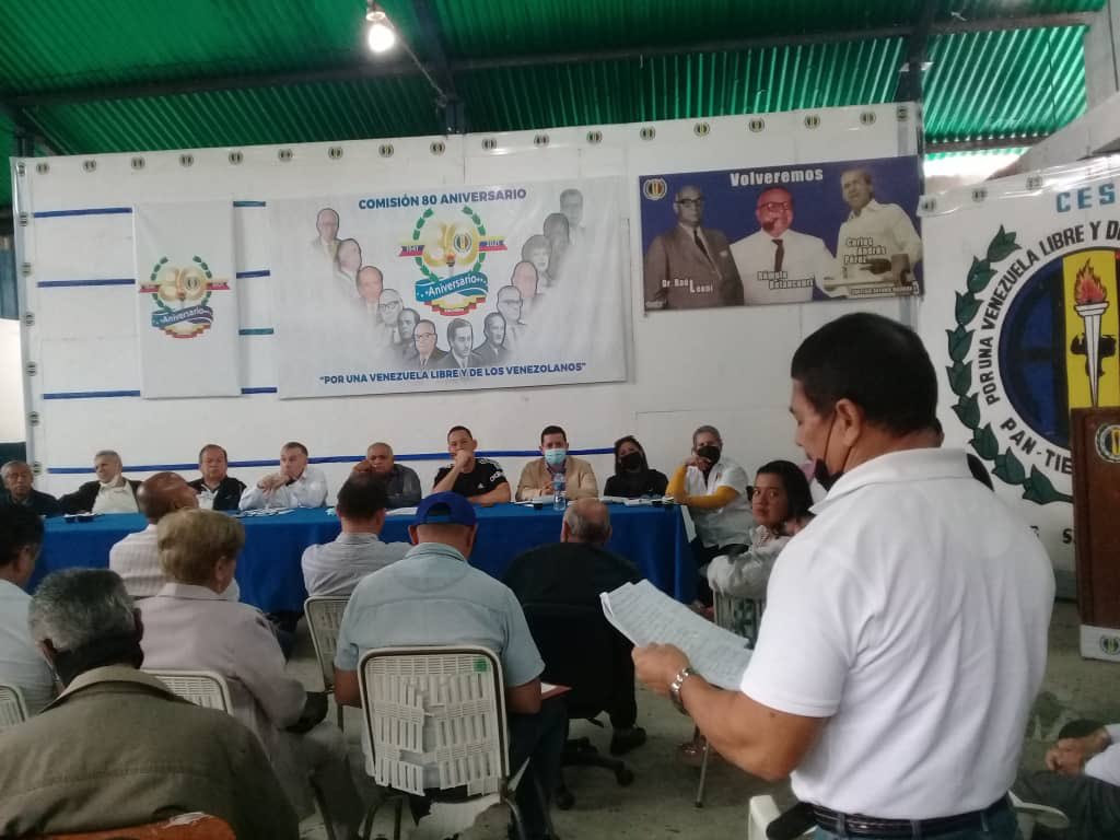 laidygomezf's tweet photo. #8Jul #Táchira ADECOS seguiremos defendiendo nuestra institución; que han intentado acribillar.
#AccionDemocratica se fortalece con el trabajo que ratifica el sentimiento y compromiso militante de quienes no pierden la esperanza 🇻🇪

Seguiremos superando adversidades 🏳️🏳️🏳️👏🏻 https://t.co/1JghaFE28z