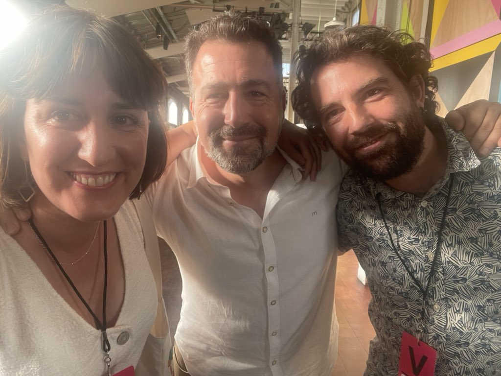 mariatuitea's tweet photo. Qué alegría ver el primer acto de escucha de @Yolanda_Diaz_ a rebosar, es emocionante. Y también encontrarse con amigos, amigas, referentes. Un placer, @Pedro_delcura , @MLoisgonzalez y tantas otras, también nuestro coordinador, @Juan_Gascon . #ASumar #Sumar @sumar https://t.co/Nn8KhPAFB0