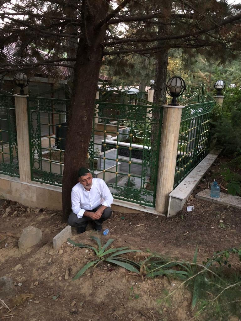 Bitlis/Hizan Gayda Köyü , Seyyid Sibgetullah Ârvasî (radiyallahü ânhü) merkâdı şerifleri ve merhum Seyyid Aşık Cemal hazretlerî babamın türbesini ziyaretimiz nasip oldu. Yüce Mevla’mız şefaatlerine bizleri mazhar eylesin. Âmin hayırla kalalım.