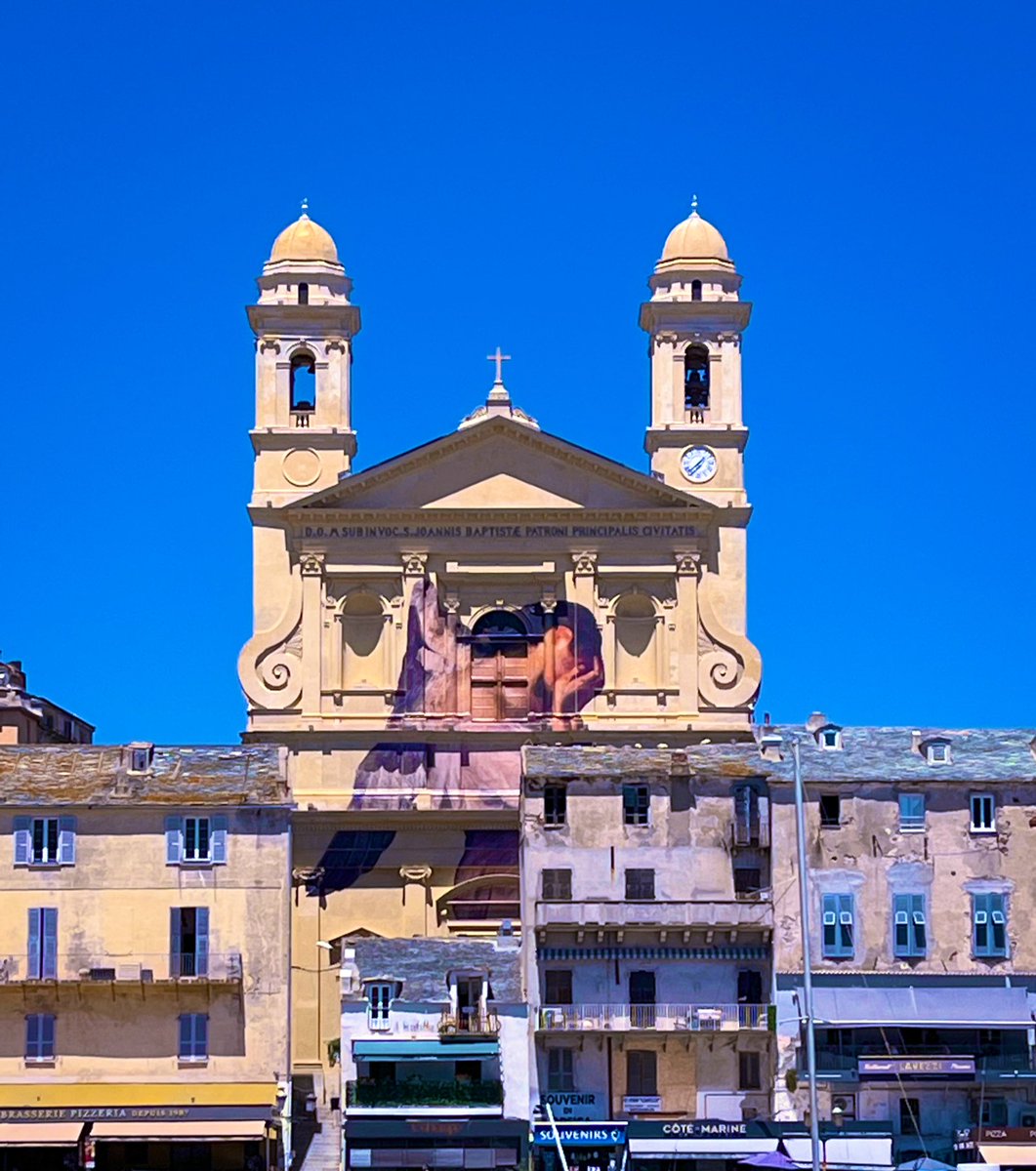 b_kalliste's tweet image. Quand l’église Saint Jean Baptiste est visitée par un ange…
(📸 collage éphémère, œuvre de Julien de Casabianca, #Bastia 2022)