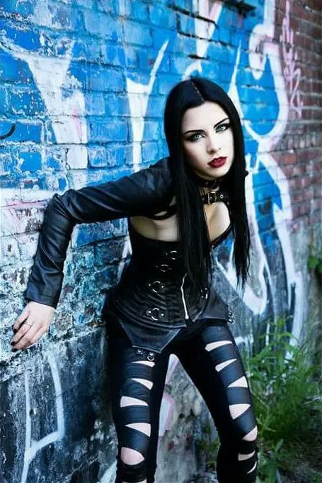 TheGothicLife tweet media