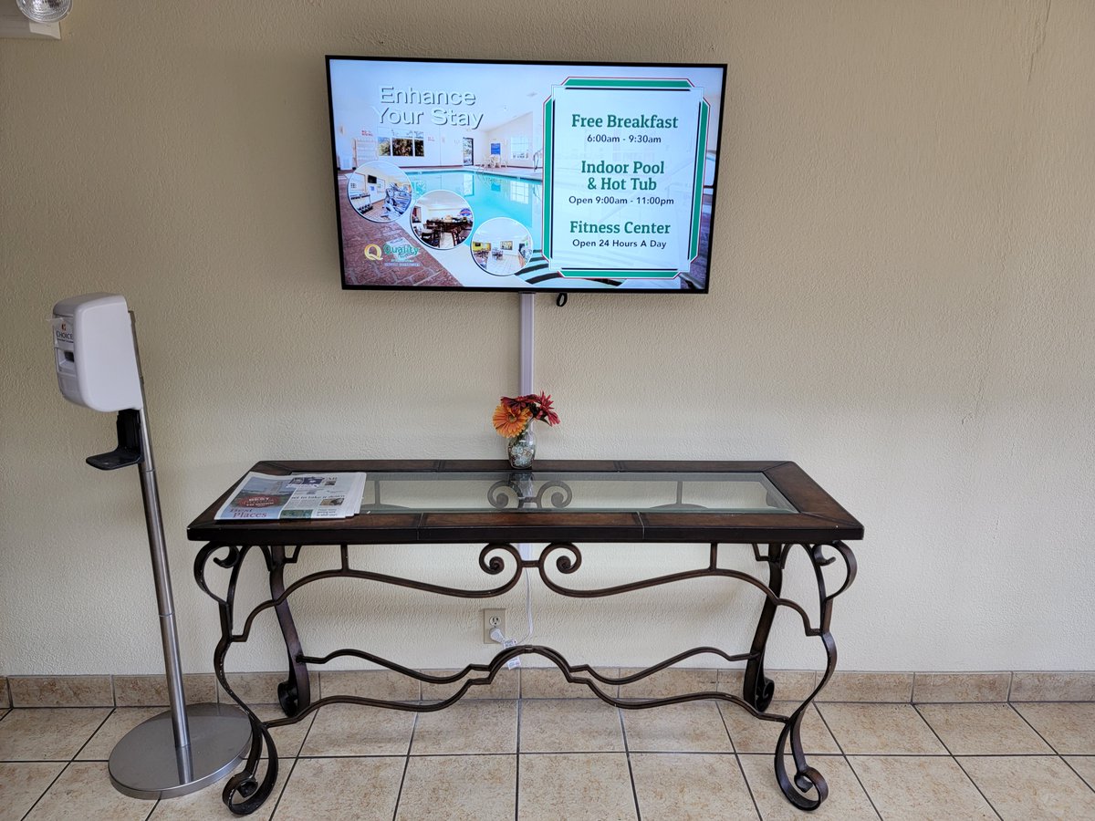 Kings_HartLLC's tweet photo. More pics from the Hotel lobby advertising tv
https://t.co/XqYBrxiFqB
#commercialinstall #commercialjob #lowvoltage #tvmount #tvmounting #KingsHartCommunications #hospitality #customerservice #videoadvertising #audiovisual #omaha #omahatvmounting #lowvoltagewiring #milwaukeetools https://t.co/bs4ZsTL7wa