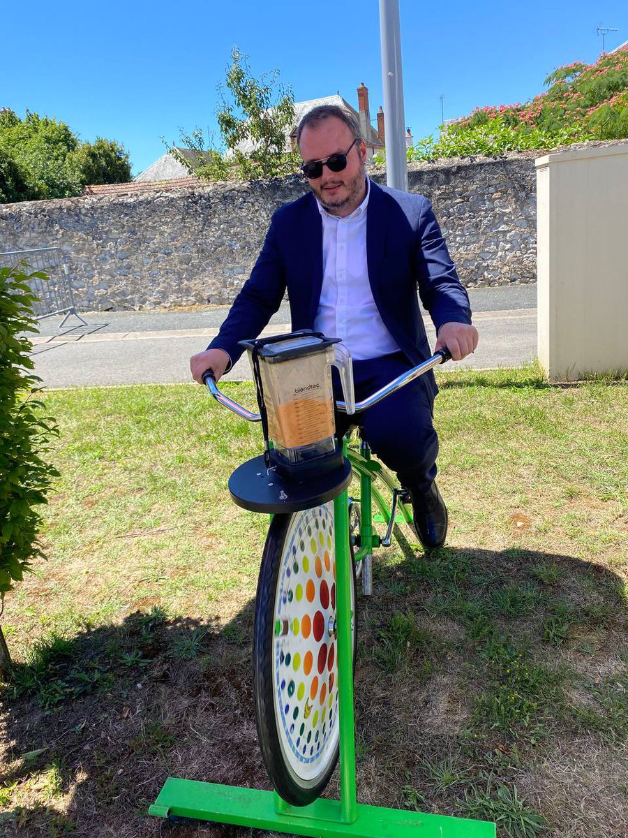 AymericCompain's tweet photo. Samedi dernier, j’étais au village santé organisé cette année à #Chabris par le Pays de Valençay en Berry dans le cadre du #CLS. Placé cette année sous le signe de l’alimentation, cette édition fait le lien avec le #PAT, autre politique menée par le Pays. https://t.co/tYAddu7sWa