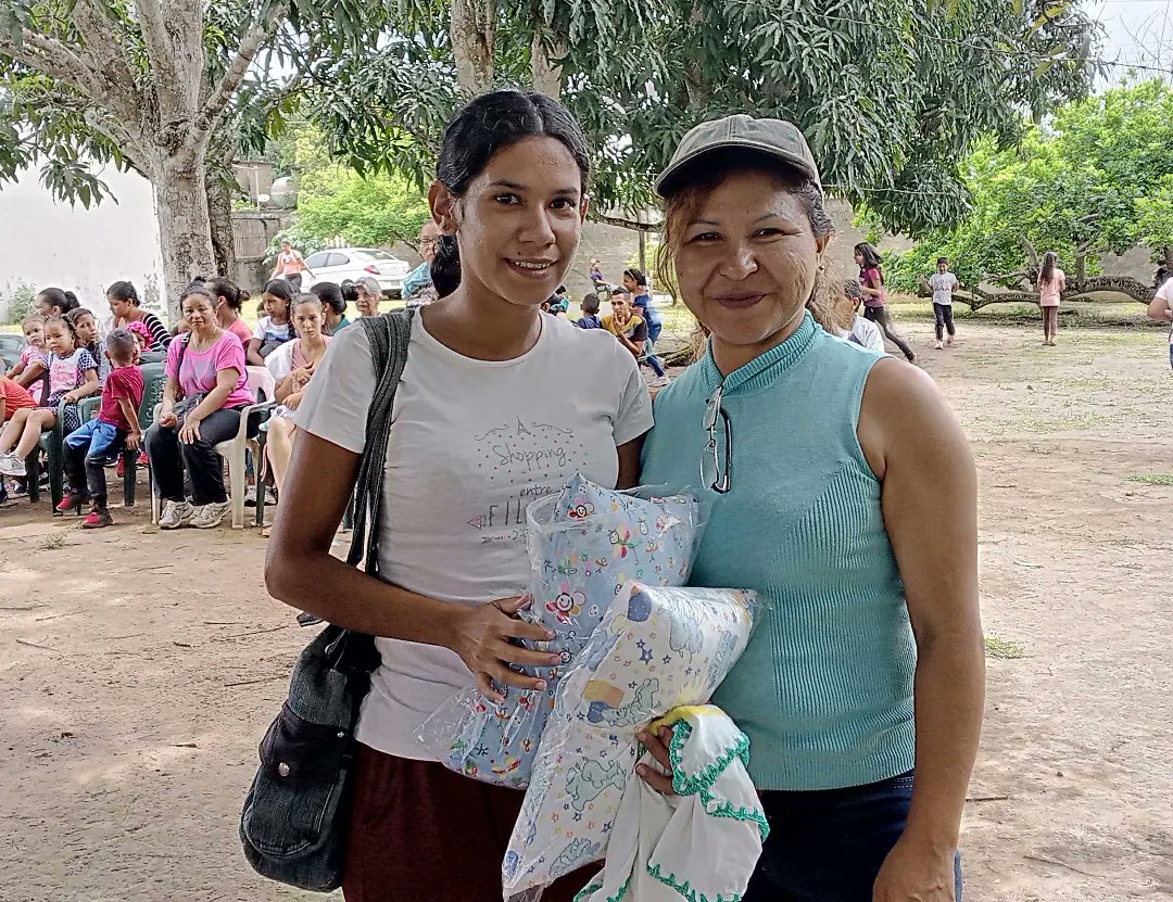 enciluz's tweet photo. Jornada de salud integral para la comunidad Sábana de Uchire, dónde se atendieron aproximadamente 250 personas, en prioridad a los adultos mayores, niños y niñas, madres lactantes y gestantes, se entregaron medicamentos, silla ortopédica y almohadas para casos especiales. https://t.co/a4iM2w9dOT