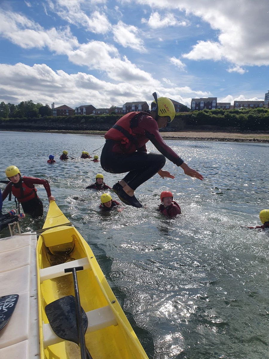 PEWhitburn's tweet photo. What a great night with @Adventure_Sund out in the group canoes! 
Great to see students from different year groups mixing with each other and having a great time. 
Thanks a lot to Cem, Ben and Jazz! 🛶 
@WhitCofEAcad https://t.co/PwfPMnXuxl