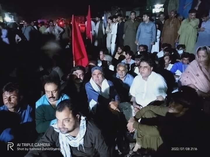 Sangrisaeed's tweet photo. راڻي پور جي پيرن ۾ ايتري ڪرامت ناهي جو ۸ سالن جو راڻيپور اغوا ٿيل ٻار موٽرائن، جنهن جي امڙ پريشان آ،
#RecoverAdeshKumar https://t.co/5dxLAFQhRz