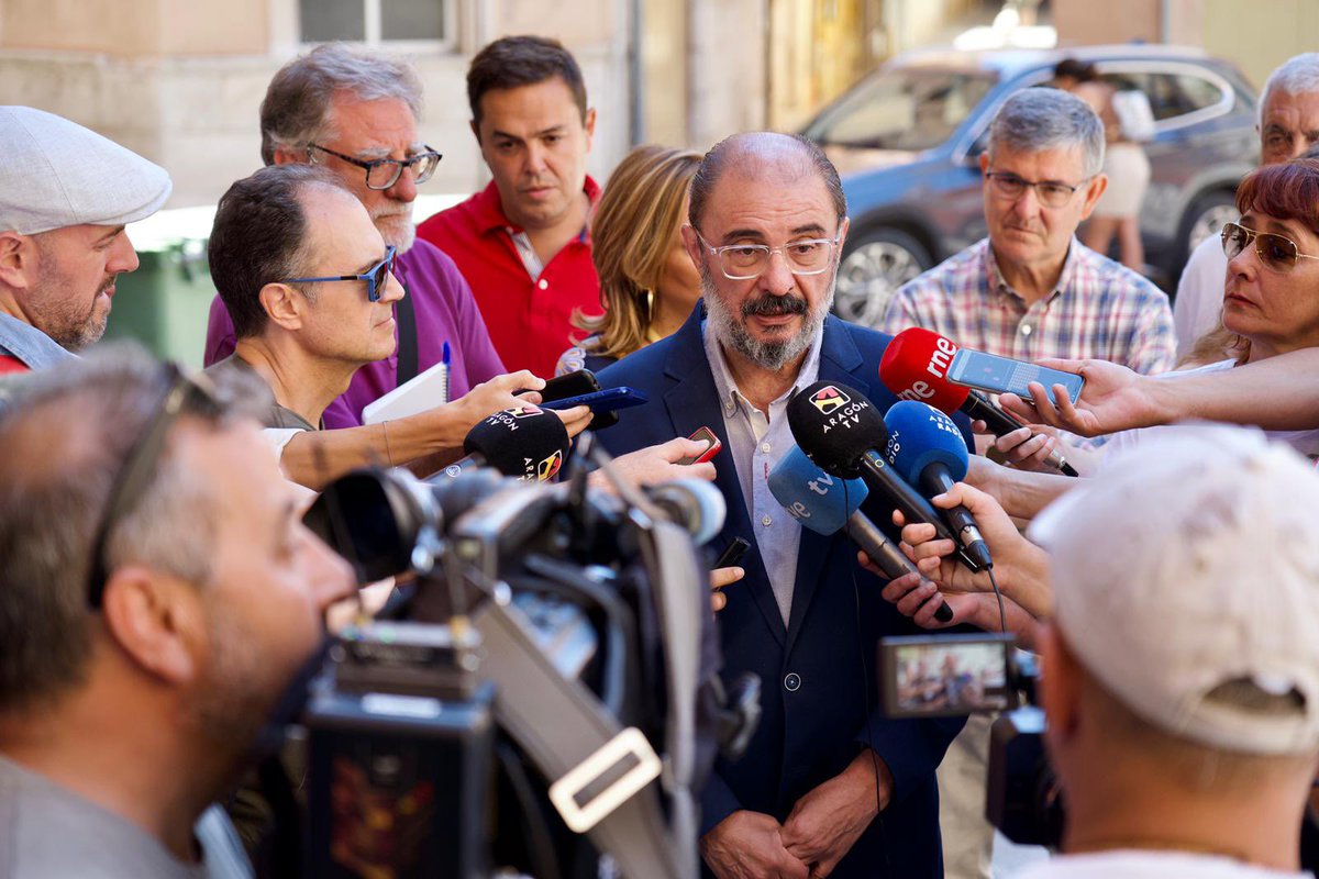 JLambanM's tweet photo. En #Teruel, en la corrida de hoy con @MaytePerez2, @JavierSadaB, @vicenteguilleni, #BenitoRos y otros amigos. Por la mañana, he anunciado un decreto para impulsar los festejos taurinos en todas sus modalidades y clarificar y facilitar su desarrollo y gestión a todos los niveles https://t.co/MYfoNFFfCp