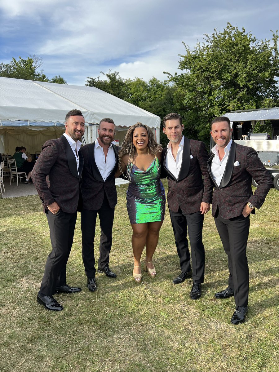 The Overtones and a Babe! <a href="/the_overtones/">The Overtones</a> 💓💓💓