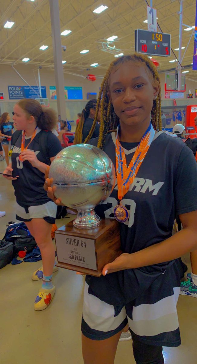 ZarayiaS's tweet photo. Unfinished business  @OklahomaSwarm1  @GoShockersWBB @MooreGBB @OregonWBB @uncwbb #super67 #womanbasketball https://t.co/bg9jvGVZbP