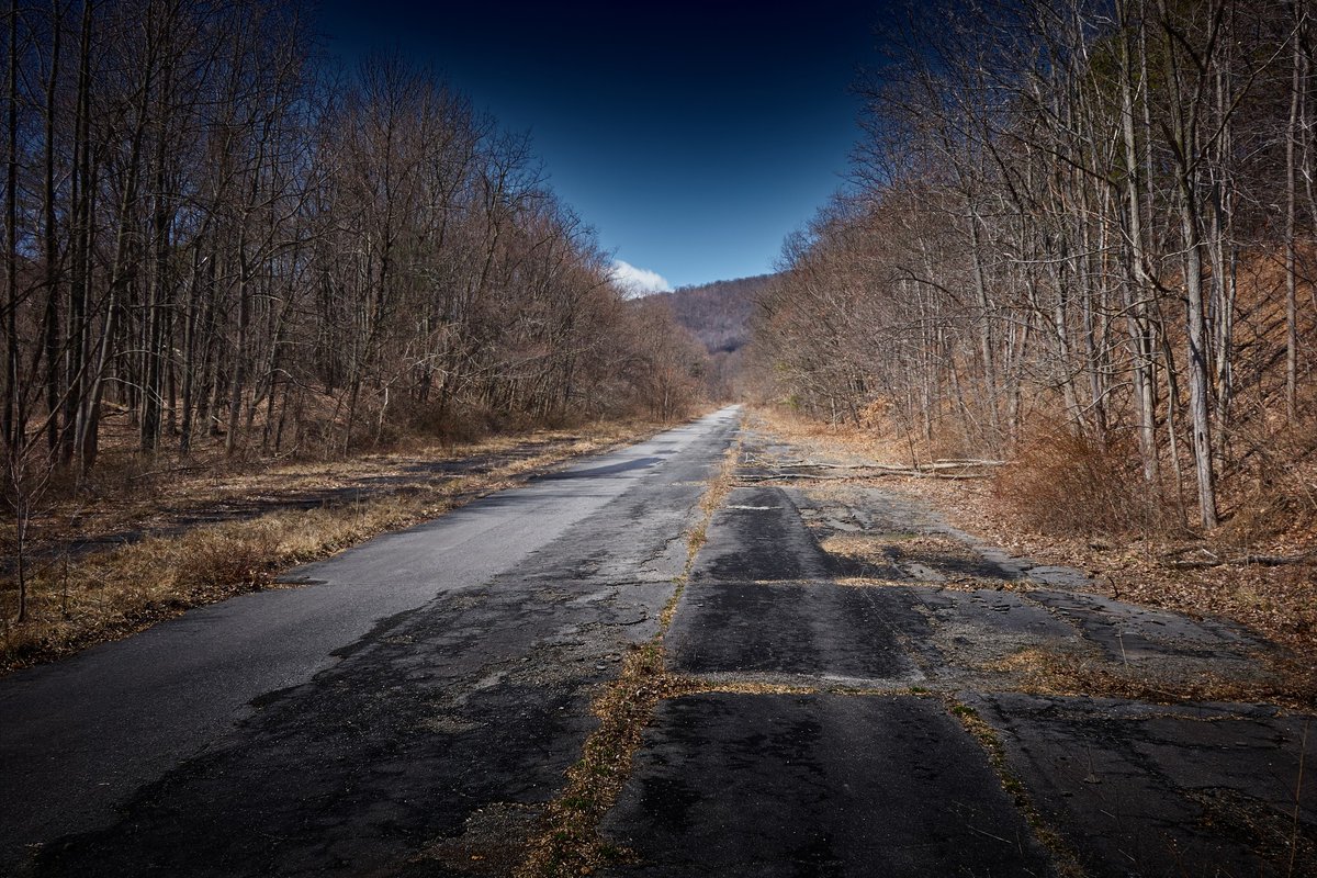 MWMindset's tweet photo. OPPORTUNITY is often found on the ROAD LESS TRAVELED.
#wealth #mindset #inspirationalquotes #inspiration #motivation #motivationalquotes #finance #business #financetips https://t.co/uSe7H4IU57