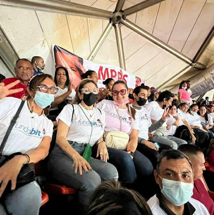 leivi24's tweet photo. Con mucho Amor y entusiasmo #Fundabit dice presente para acompañar a Nuestro Presidente @NicolasMaduro en el congreso de la nueva Época con los movimientos Sociales. 

Seguimos Venciendo ✊🏻
#NuevaEraDeLaComunicación 
#SomosFundabit https://t.co/FC4q7EkItW