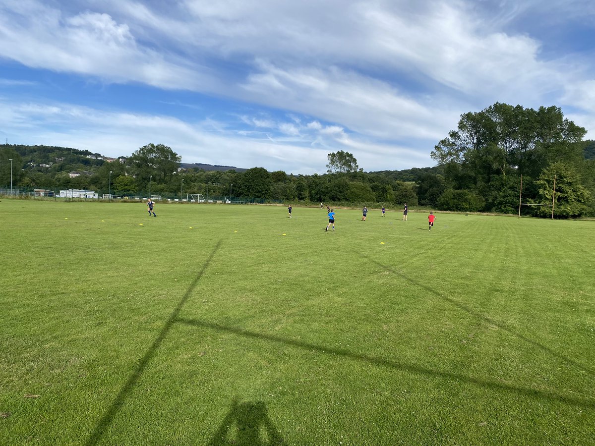Trebanos15s's tweet photo. Great first session with the squad. Abit of fitness to dust away the cobwebs and balls games. Good to see every player giving 110%  #Broncos #futurelookingblue https://t.co/rd0sPM67Jy