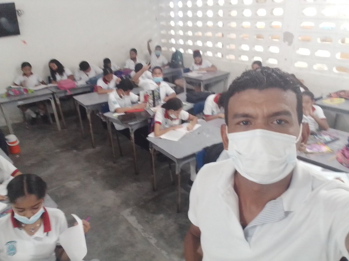 JAMERCHAMORRO's tweet photo. #TransformoMiPracticaCuando
Llevo mi labor más allá de las aulas y soy empático con los alumnos. https://t.co/m9Q8cjN6ul