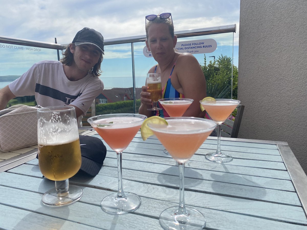 mortonydna's tweet photo. Dangerous these two drinking together 😳😳😳 https://t.co/81hp9GqVRj